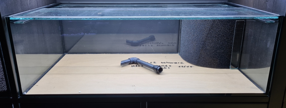 Bild 1 von Aquarium 68/22 für das IKEA Kallax Regal  / () 68/22  HMFE links und schwarze Rückwand